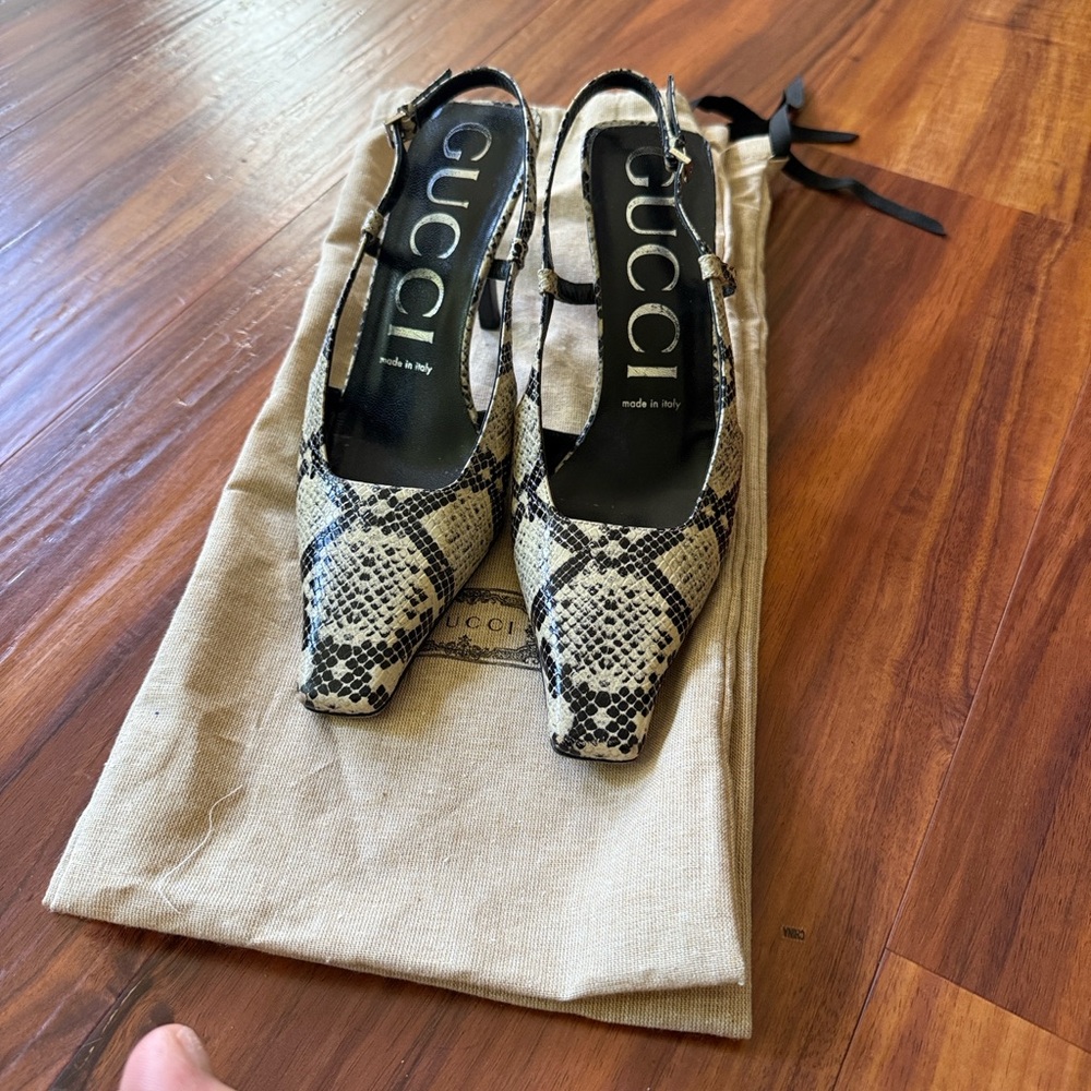 Gucci Women's Black and Cream Snakeskin Heels
